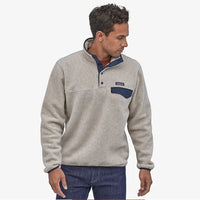 Patagonia Men's Lightweight Synchilla Snap T Fleece Pullover Oatmeal Heather in use